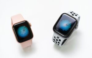 Apple Watch SE vs Fitbit Charge 6